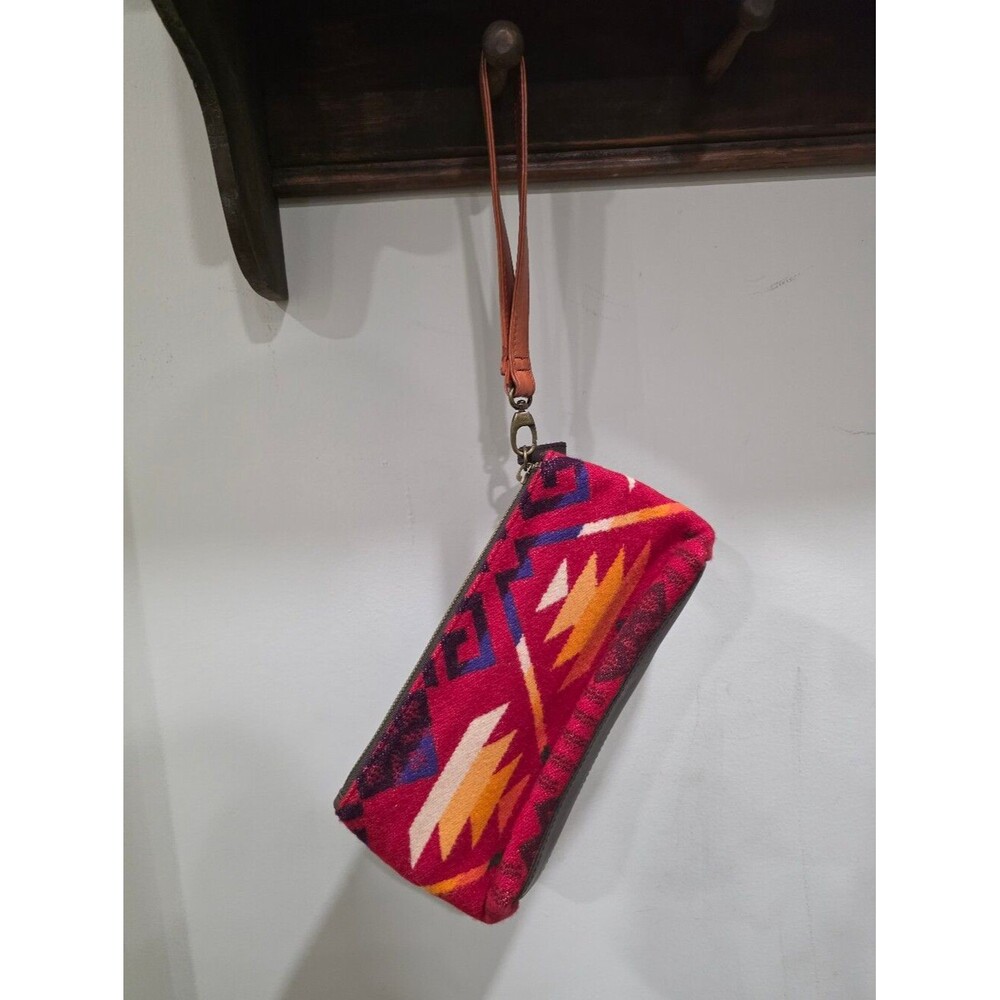 Pendleton Wool Blend Wristlet Pouch Vibrant Southwestern Geometric Pattern Zip